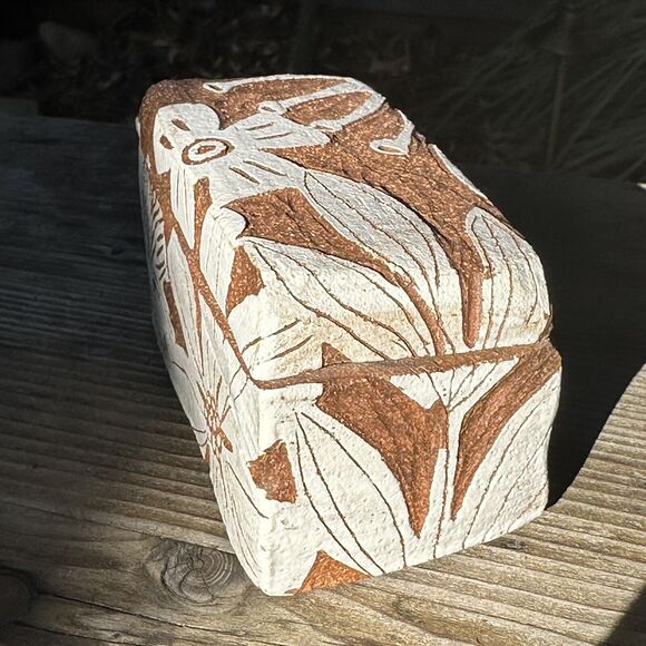 Nicole Pepper ModHomeCeramics White Floral lidded box in Red Clay Kurinuki - Picture 5 of 11